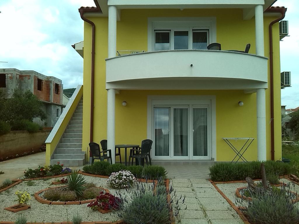 Apartments Laura I Angelina Tribalj Cameră foto